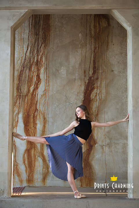 mary margaret dancing ballet between pillars MMD_1195